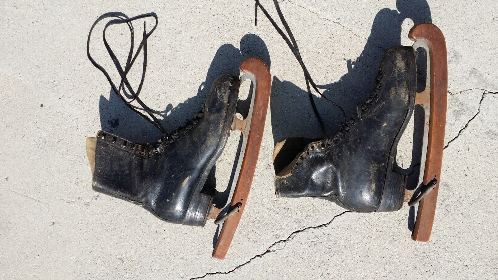Men's 6.5 Old Wood Blade Guards Vintage Harlick's San Francisco Figure Skates